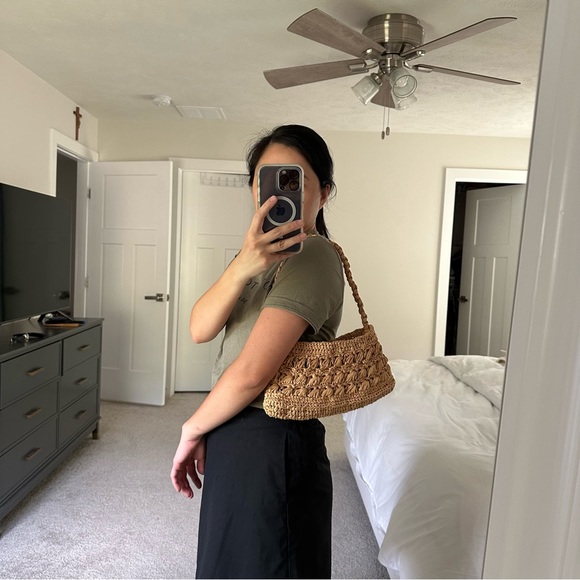 Hand crochet raffia baguette bag - Picture 5 of 9